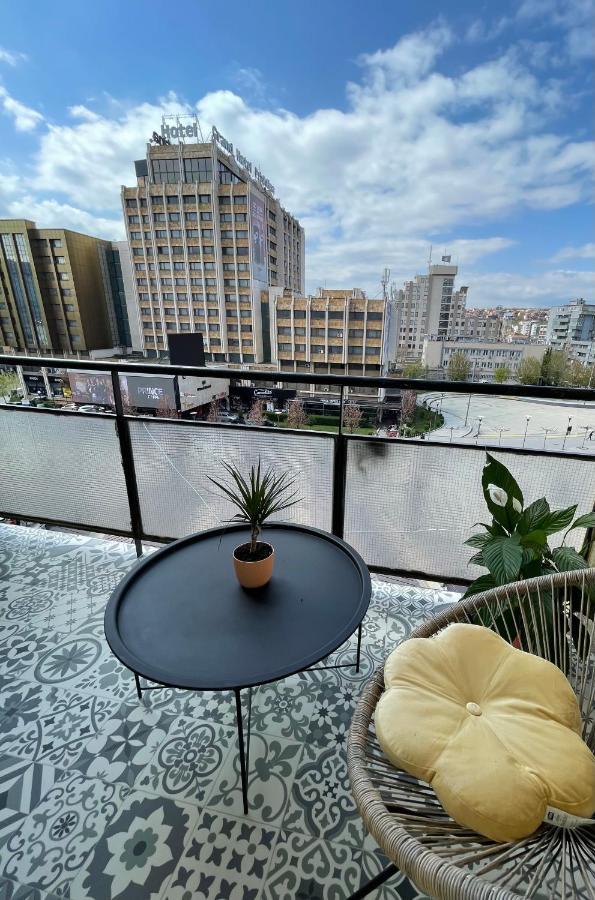 Cozy Bright Central Пристина Екстериор снимка